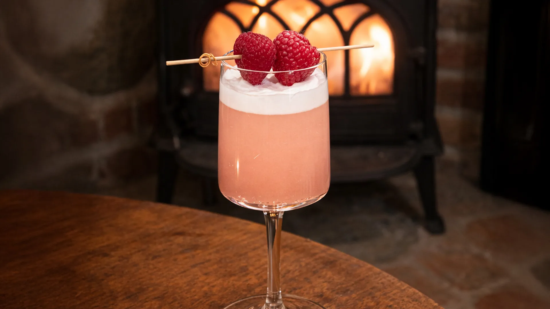 05.09 | Jazzy Cocktails and a Cozy Gathering on the Outdoor Terrace and in the Lords’ Bar
