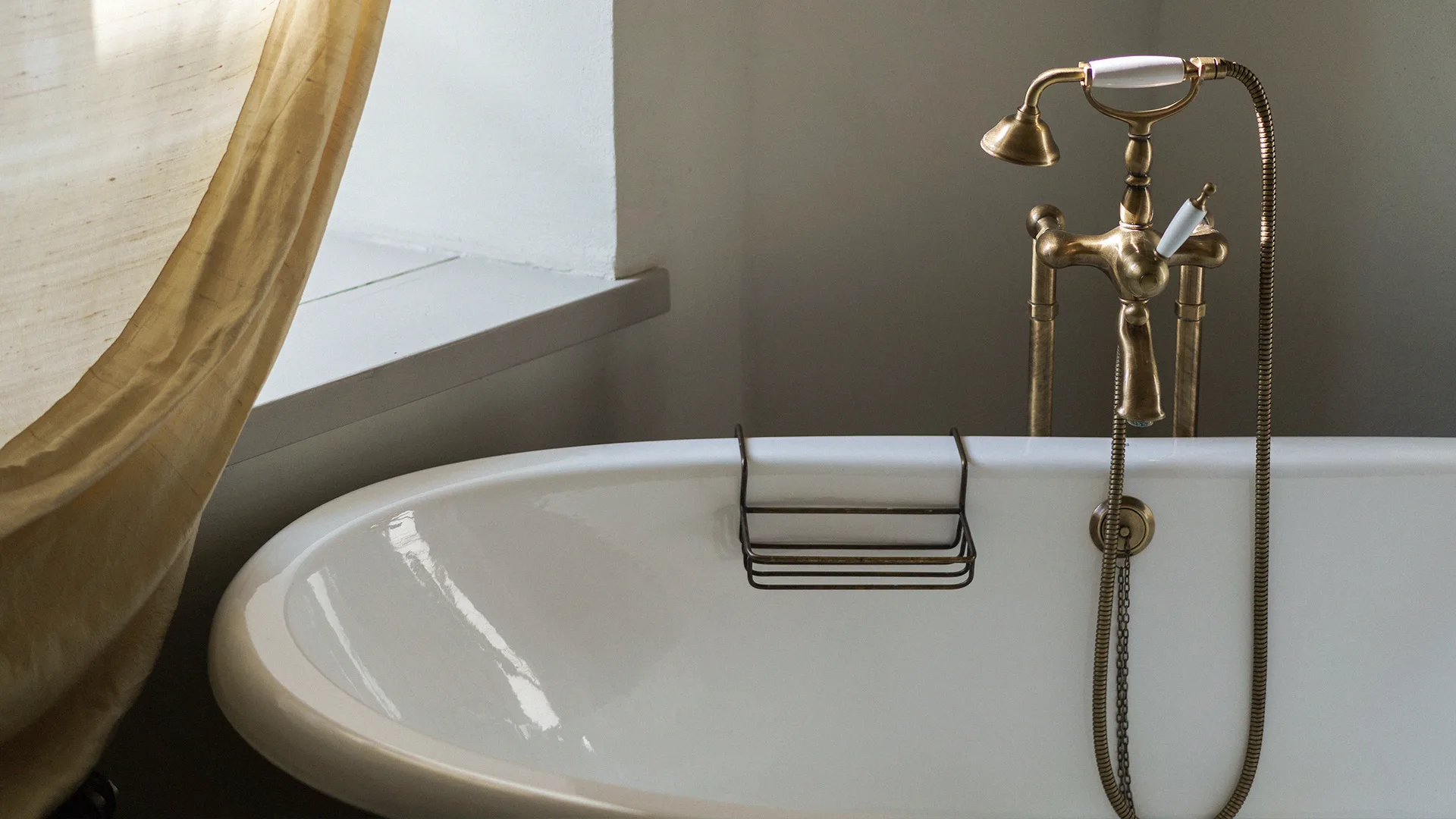 A Romantic Weekend at the Manor: Relaxation and Discoveries